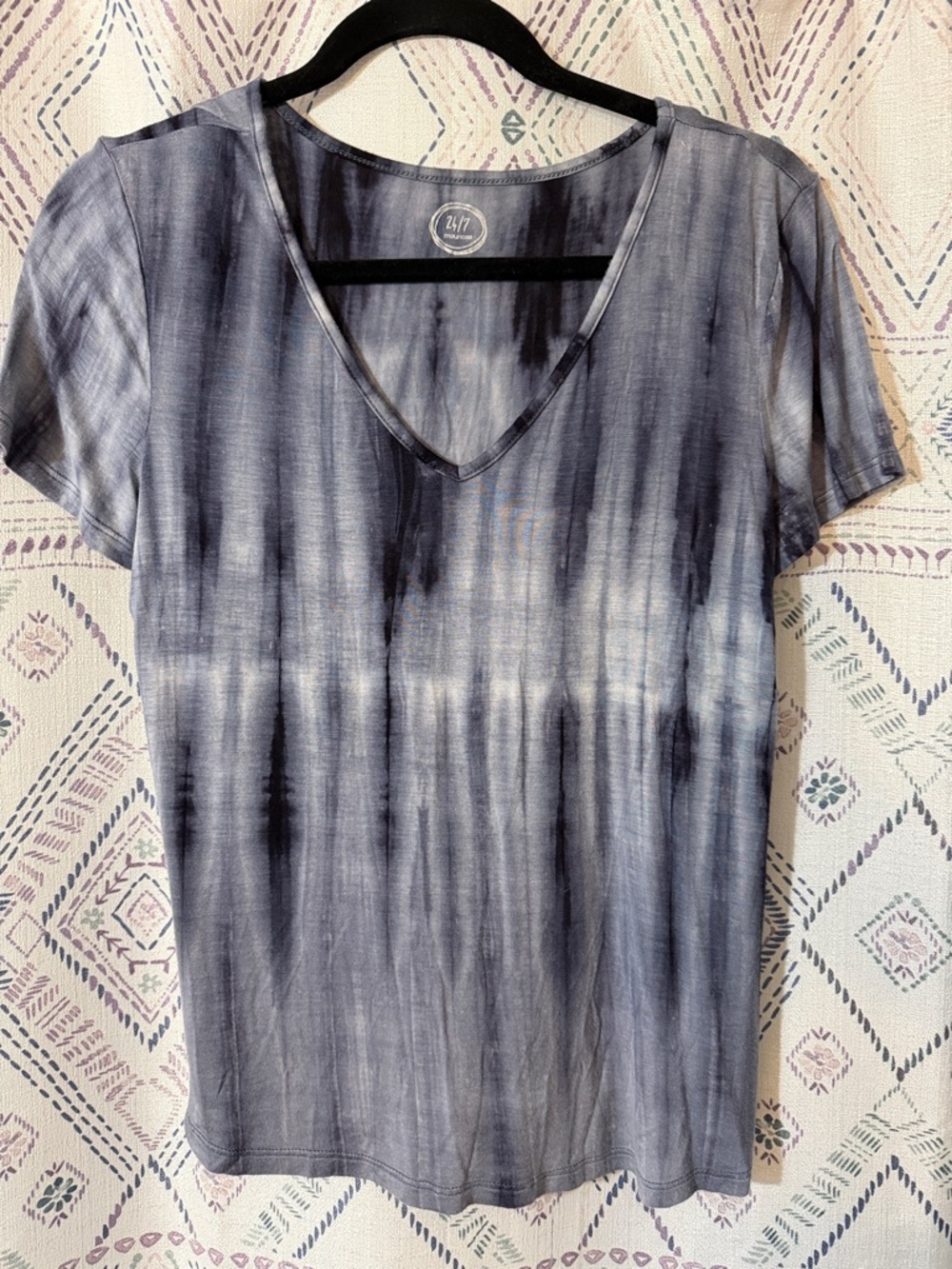 Maurices Grey Tie-Dye V-Neck Short Sleeve Top